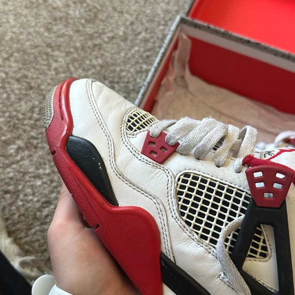 Air Jordan 4 Retro OG GS 'Fire Red'
2020 GS - Picture 9 of 10
